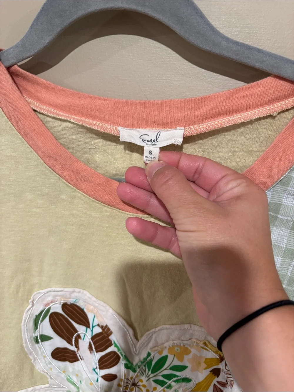 Easel flower boho patchwork tee - Picture 6 of 7